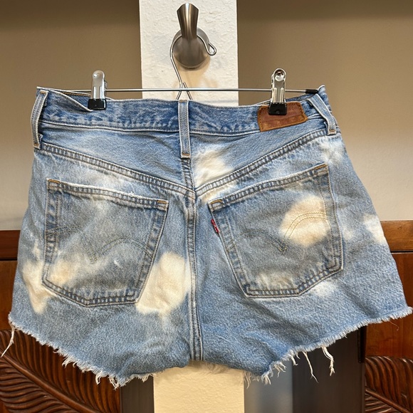 Vintage Levi’s Denim shorts distressed 28 - Picture 2 of 7